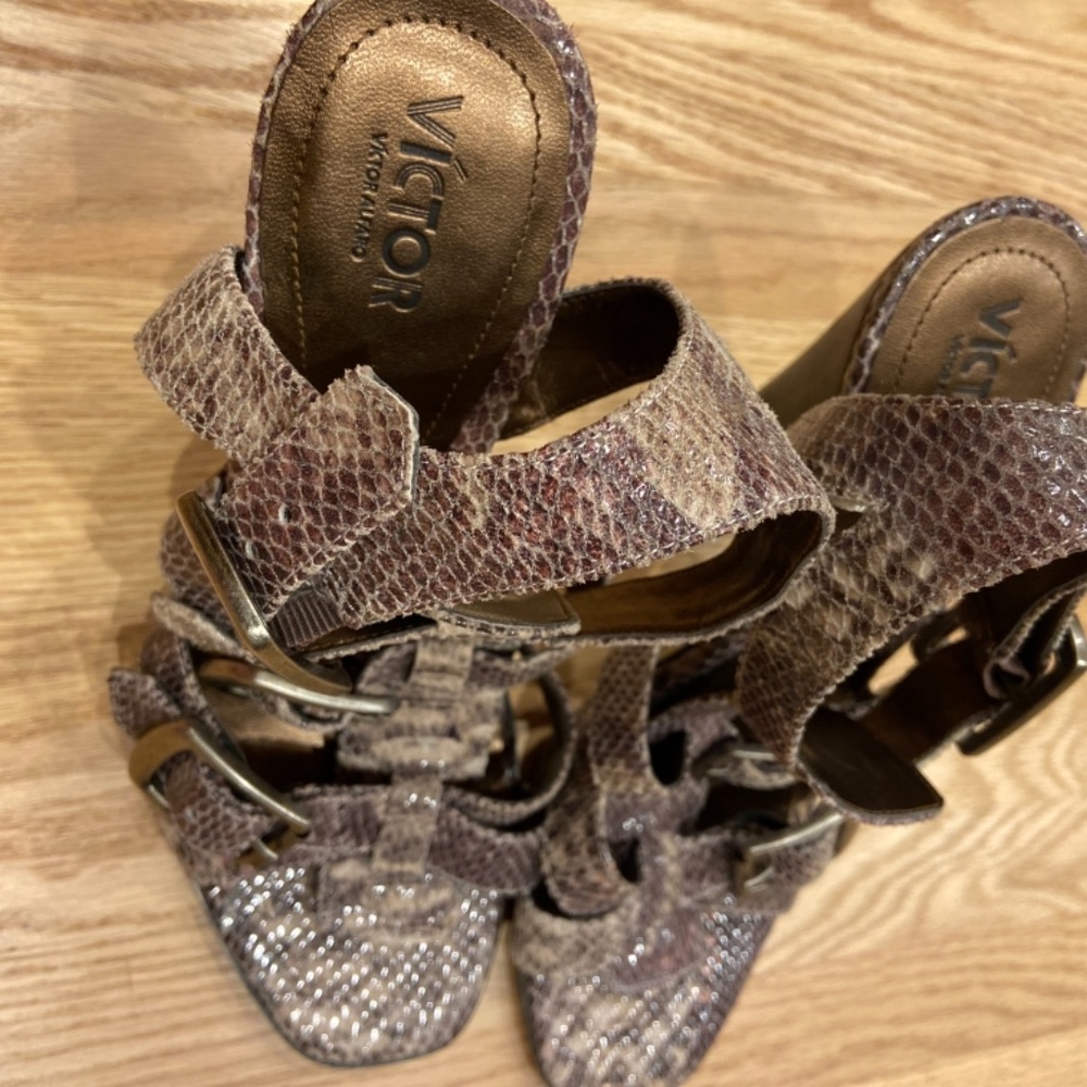 Heels - Picture 2 of 3